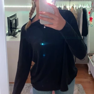 Stickad tröja - Supermysig tröja i lite tunnare material och lite längre modell🥰❣️Från märket only