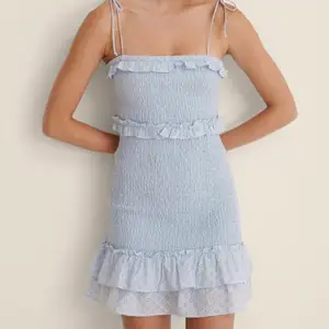 Säljer denna super söta klänningen i ljus blå färg från NA-KD. Använt en gång och kommer inte längre till användning. Storlek 36