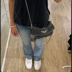 jeans med coola fickor - bootcut jeans med coola fickor köpt på plick(passar mig som är 170) 