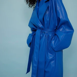 Skinnkappa - As snygg blå skinnkappa från nakd. Använd 2 gånger! Köpt för 900kr 💖