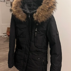 hollies jacka XS - Ganska ny hollies jacka säljes