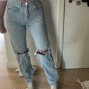 Ginatricot jeans - Jeans använda fåtal gånger super fina! Ginas 90s jeans storlek 34