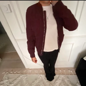 Jacka - Så snygg vinröd jacka som passar till allt!!💕❤️