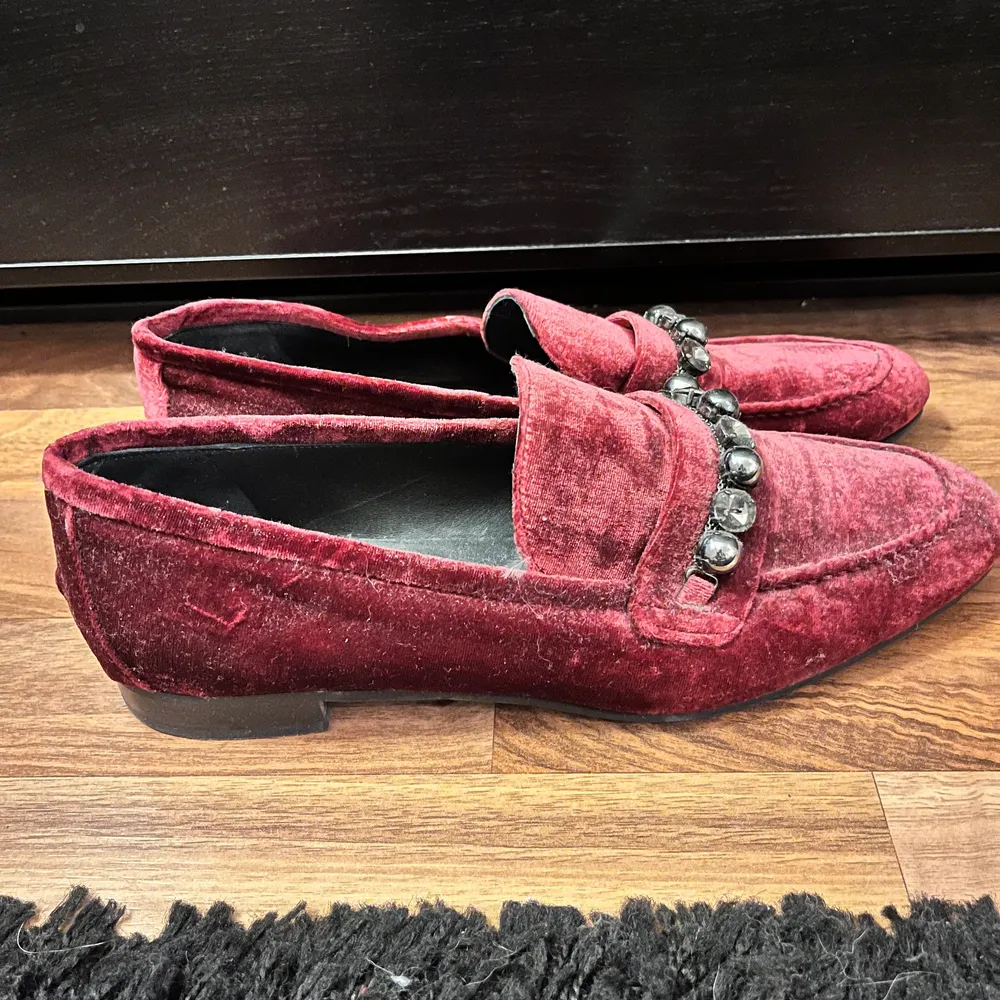 Snygga loafers från Rizzo, köpta för 1799 , kvitto finns. De är endast använda 3 gånger. Jättefint skick. . Skor.