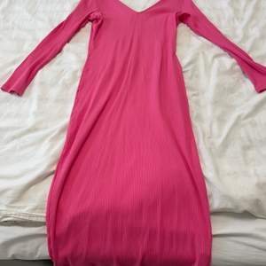 Rosa klänning endast använd 1 kväll, nyskick. 