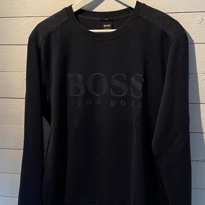 Hugo Boss tröja  - Mörkblå Hugo Boss tröja storlek XL. 
