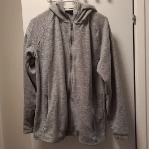 Size xl lightly used and in great condition gray hoodie. Feel free to contact for more info. in English or Swedish. 