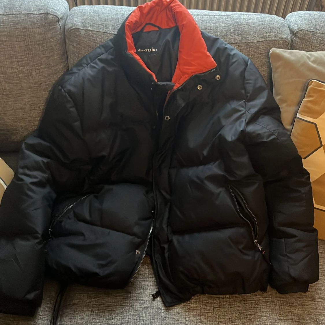 Svart Puffer - 90