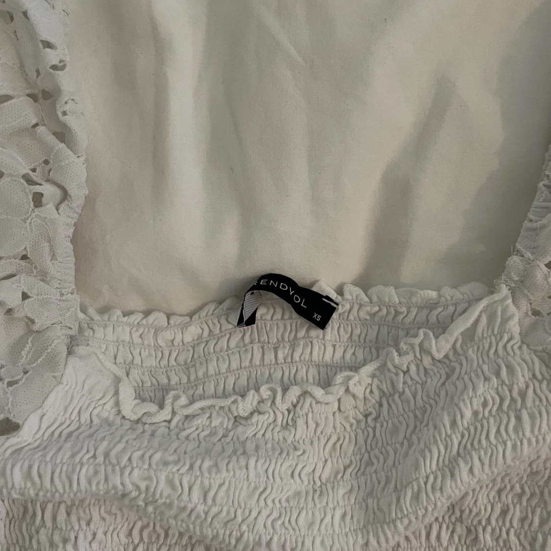 Topp med puffiga ärmar  - 90