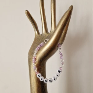 Hyunjin armband (bead bracelet) - Hyunjin inspirerat armband med lås (bead bracelet with lobster claw clasp).  