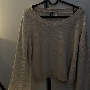 Ribbad tröja från H&M stl 38 - Jätte mysig ribbad beige tröja från H&M. Skriv privat för bild på☺️
