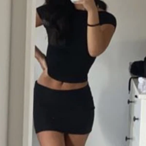 Lågmidjad kjol - Supersnygg kjol men kommer aldrig till användning. Använt 1 gång. Köparen står för frakten❤️