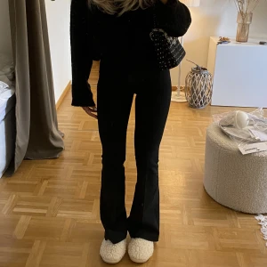 Kostymbyxor  - Från zara, ÄLSKAR dess, men har blivit för små:(