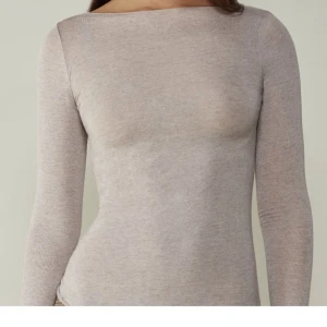 Intimissimi tröja  - Super fin intimisering tröja i beige, storlek S, andvönd fåtal gånger❤️ kan posta och mötas upp i Stockholm! Kan även byta mot något, köpte för 429kr