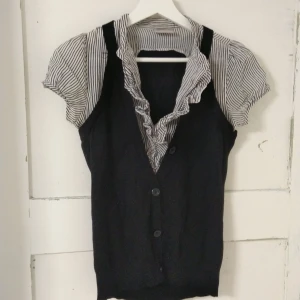 En elegant tröja/ blouse - En fin tröja/ blouse i bra skick. 