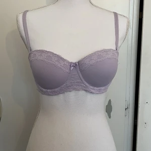 Oanvänd bh - Köppte för ett tag sen men tyvärr så hade den liite för mycket push up hehe <3