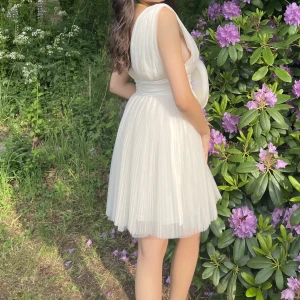 Studentklänning  - Superfin studentklänning från Apart! Unik klänning som ingen annan hade på studenten!