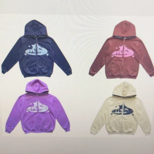 Y2k Full Zip hoodie - Hej! Vill du ha y2k stilen men har inte tillräckligt med pengar eller inte hittar det du vill ha? Om så är fallet gå in på vår hemsida. Där hittar du billiga samt högkvalitativa Y2k hoodies, mer info finns på vår hemsida astrovision.bigcartel.com
