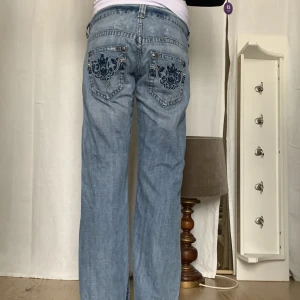 Kattiga jeans - Fett kattiga jeans som tyvärr inte kommer t användning ;( Bra kvalite🫶🏻 Du kan få dom för 150 om du köper dom snabbt