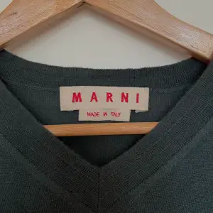 Preloved Marni Dark Green Cashmere Pullover Sweater. V Neckline. Lightweight Cashmere, Soft Hand. Excellent Condition. Made in Italy.   100% Cashmere   65 CM/ 25.6 IN Length 66 CM/ 26 IN Sleeve 39 CM/ 15.4 IN Shoulders 96 CM/ 37.8 IN Chest