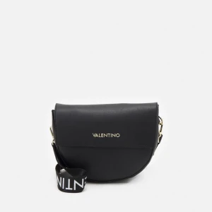 Valentino väska - En fin och rymlig valentino väska köpt för 950kr i zalando. Använt 2-3 gånger då den är lite stor för min smak. Nyskick Kom privat för fler bilder 