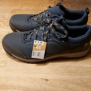 Skor för vandringen  - Helt nya vandringsskor. Storlek 45
