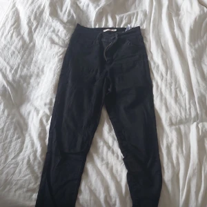 Skinny jeans levis storlek 26 - Levis skinny jeans i bra skick. Storlek 26