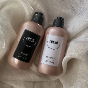 Grazette Crush - shampoo & balsam - Shampoo & balsam från Grazette - Crush Moisture. 💕 Helt nya och doftar fantastiskt!  250ml per flaska