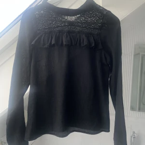 Blus  - Super söt blus i fint sick 💗