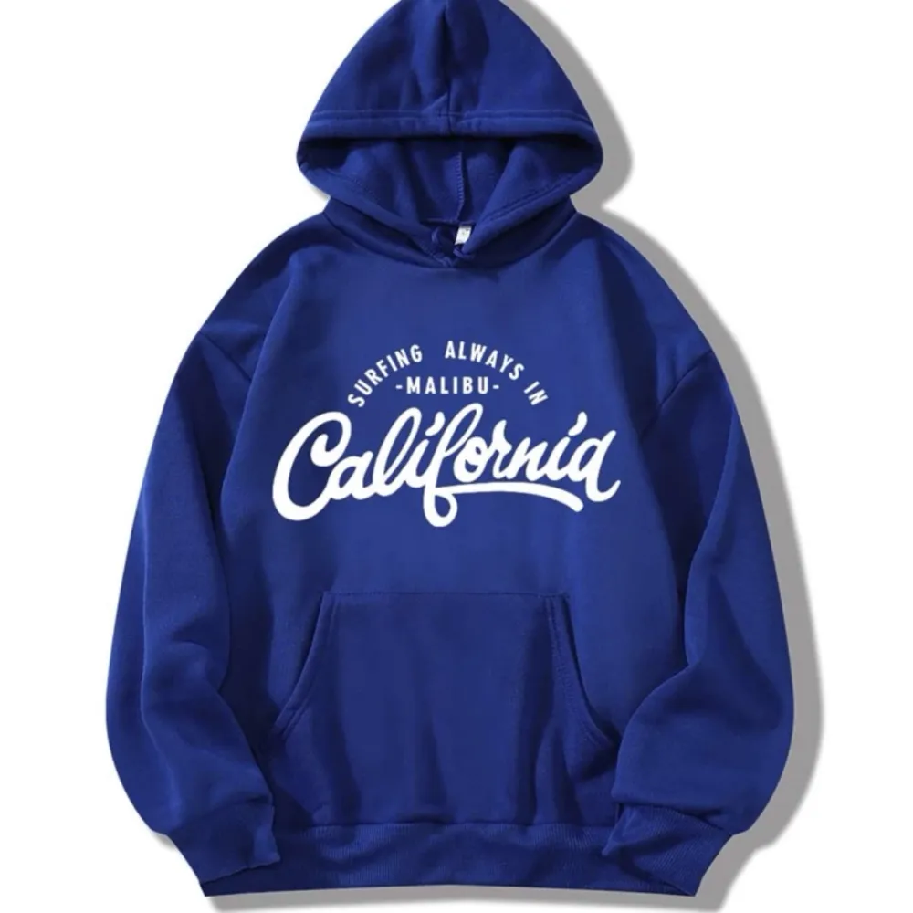 Jättefin mörkblå california hoodie, mjukt material, har använt en eller två gånger. Storlek M . Hoodies.