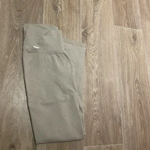 Aimn tights - Jätte snygga och sköna tränings tights från Aimn. Storlek xs. Aldrig använda  120kr +frakt