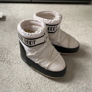 Moonboots - Moonboots