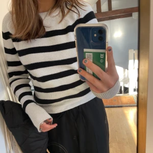 Stickad Zara tröja  - Jättefin stickad tröja i str S från Zara!! Passar till allt❤️ Köpte för 399kr 