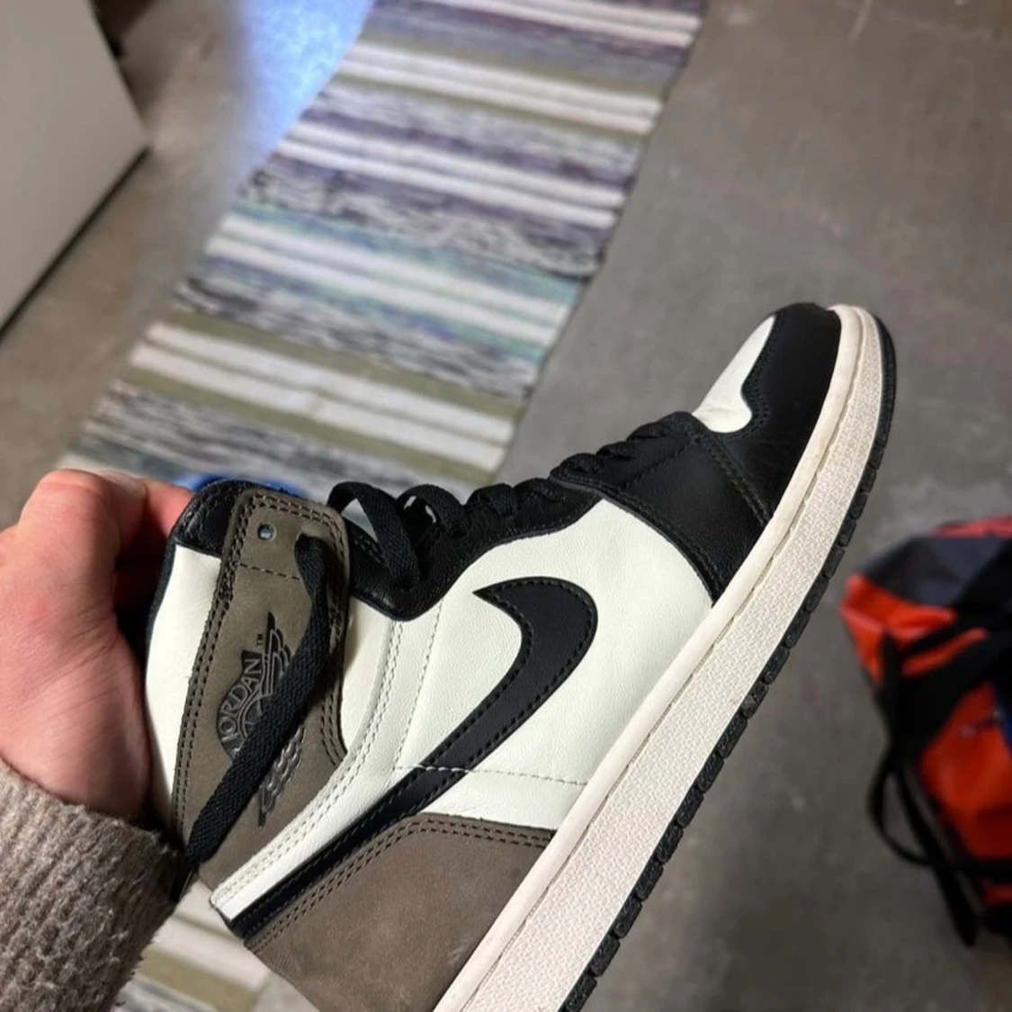 Jordan 1 Mocha  - 90