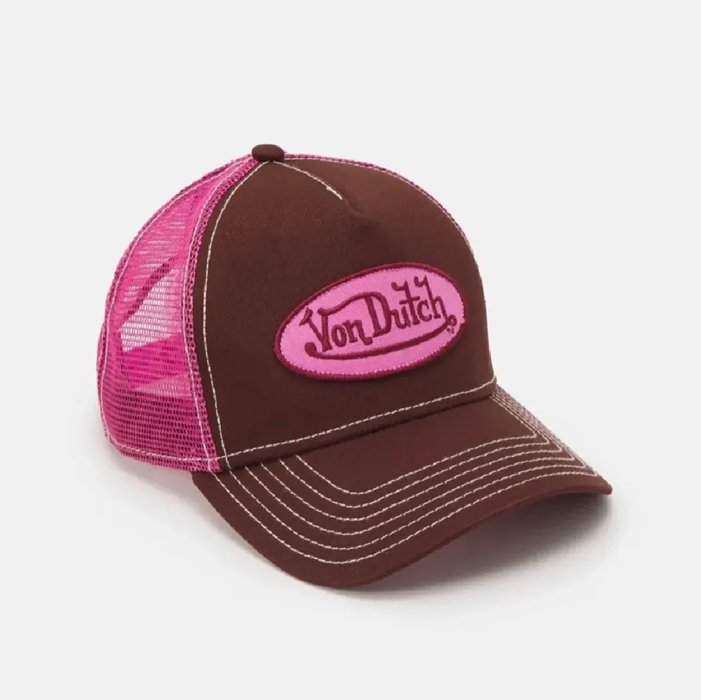 Von dutch keps, inga defekter är som ny. Går ej att köpa längre . Accessoarer.