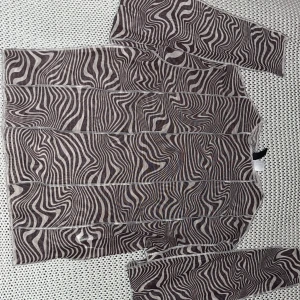 Tröja från H&M  - Magtröja med ärmar från hm, stl M men passformen är stl S 