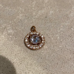 Hänge Lilyandrose  - Hänge från Lily and rose aldrig använt 