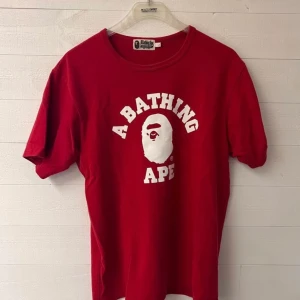 Bape t-shirt - Bape t-shirt, storlek L, cond 9/10, kvitto finns kvar 
