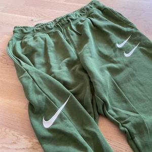 Mjukis byxor  - Ass balla Nike byxor som tyvär är för små