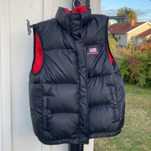 Polo ralph väst - Polo vinter väst väldigt varm. Med röd insida. 