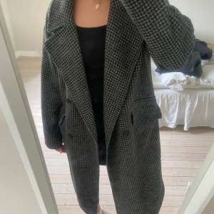 Kappa - Säljer min fina höstkappa från pullandbear, nypris 700kr. Köp direkt för 400kr. Pris kan diskuteras. 😇 köparen står för frakt!
