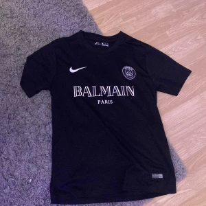 PSG x Balmain t-shirt - Skick 9/10  Den är äkta