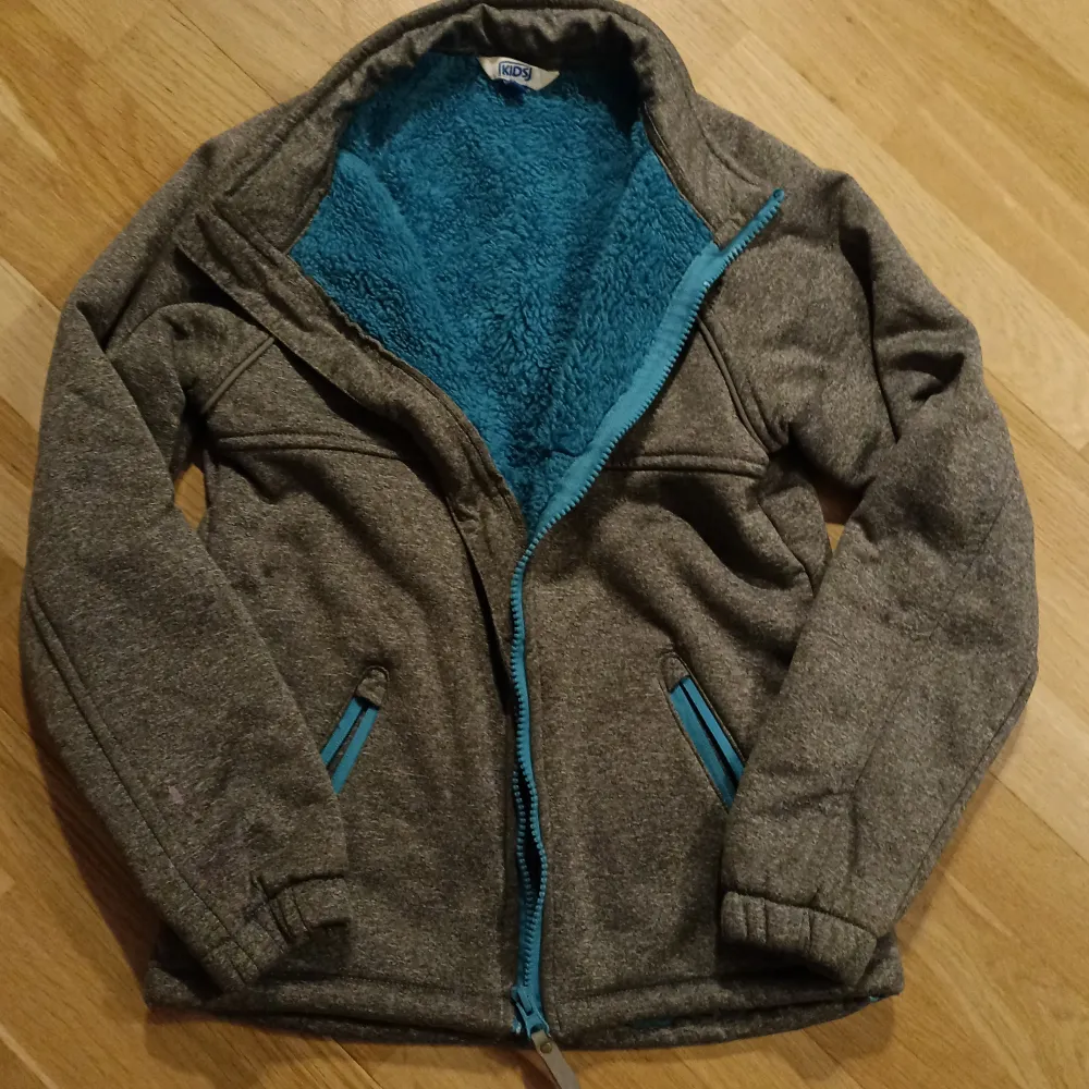 Jacket for kid. Soft material inside.. Jackor.