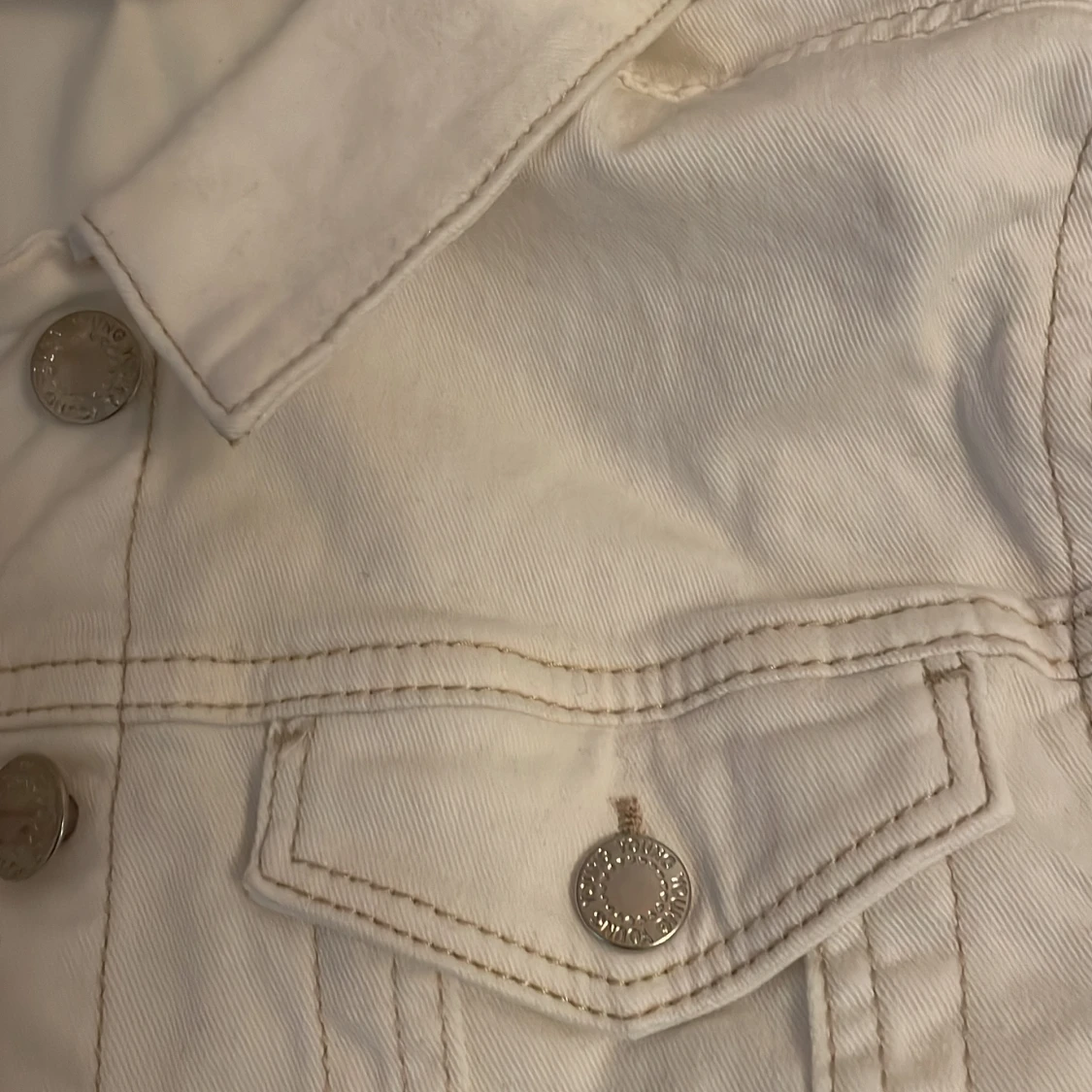 Oanvänd jeansjacka i bra skick - 90