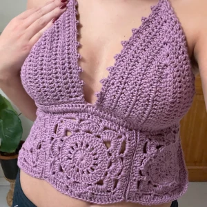 Virkad topp - Super fin topp som jag virkade för ett tag sen! Den är ungefär i strl S. Säljer för 150kr+ frakt 💞💞