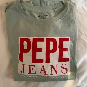 T shirt från Pepe Jeans, oanvänd. Strl M men mer som en xs-s i storleken.