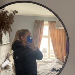 Colmar jacka - Hej säljer nu min fina colmar jacka!  Jackan är i jätte fint skick, ser ut som ny och är i storlek 36🤍🤍