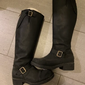 Johnny bulls - Strl 37, jag som har 38 kan ha de. Fint skick! Pris diskuteras