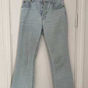 Jättesköna jeans från HM, använda en gång, säljes pga att de är förstora för mig. 