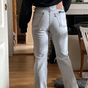 Levis jeans  - superfina levis Jeans, sparsamt använda. Dom är som nyskick. Jag är 178cm och dom sitter perfekt på mig❤️
